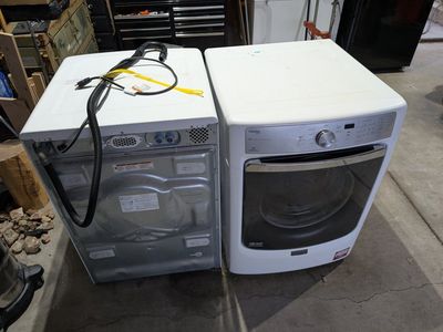 Maytag Maxima steam washer and dryer set