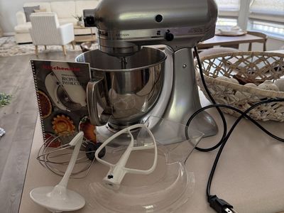 KitchenAid Artisan Series 5-Quart Stand Mixer Metallic Silver with Attachments