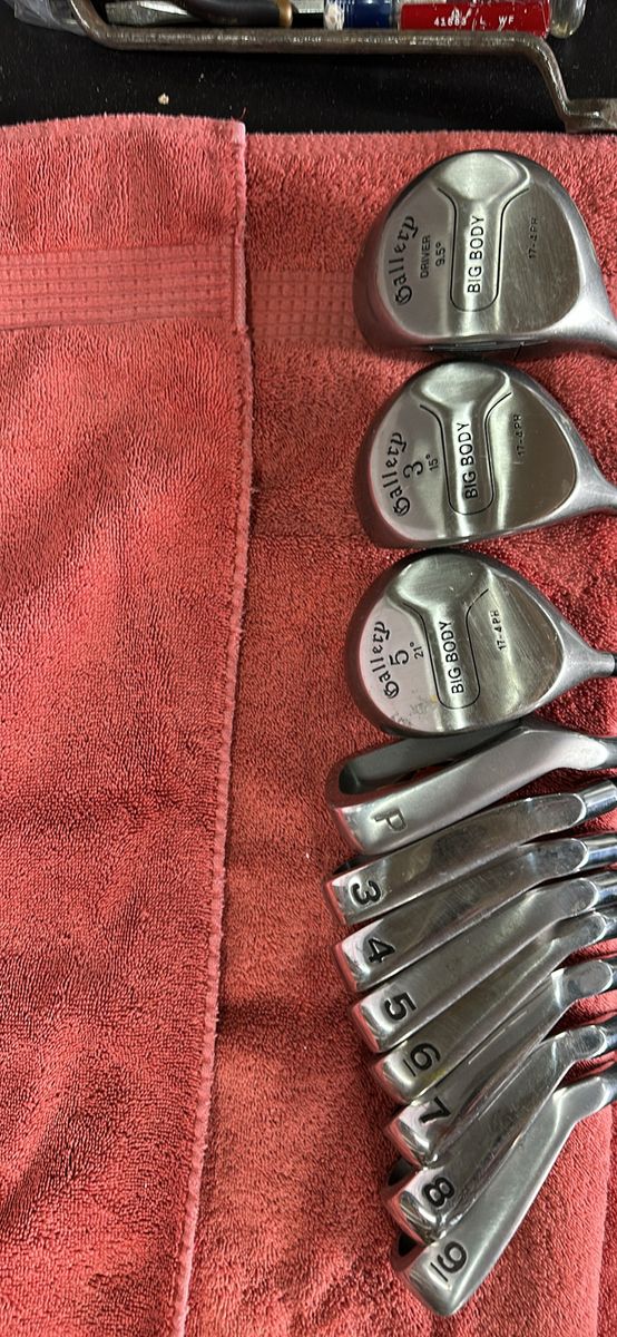 Left hand Gallery golf club set with Peterbilt hand grips graphite T700