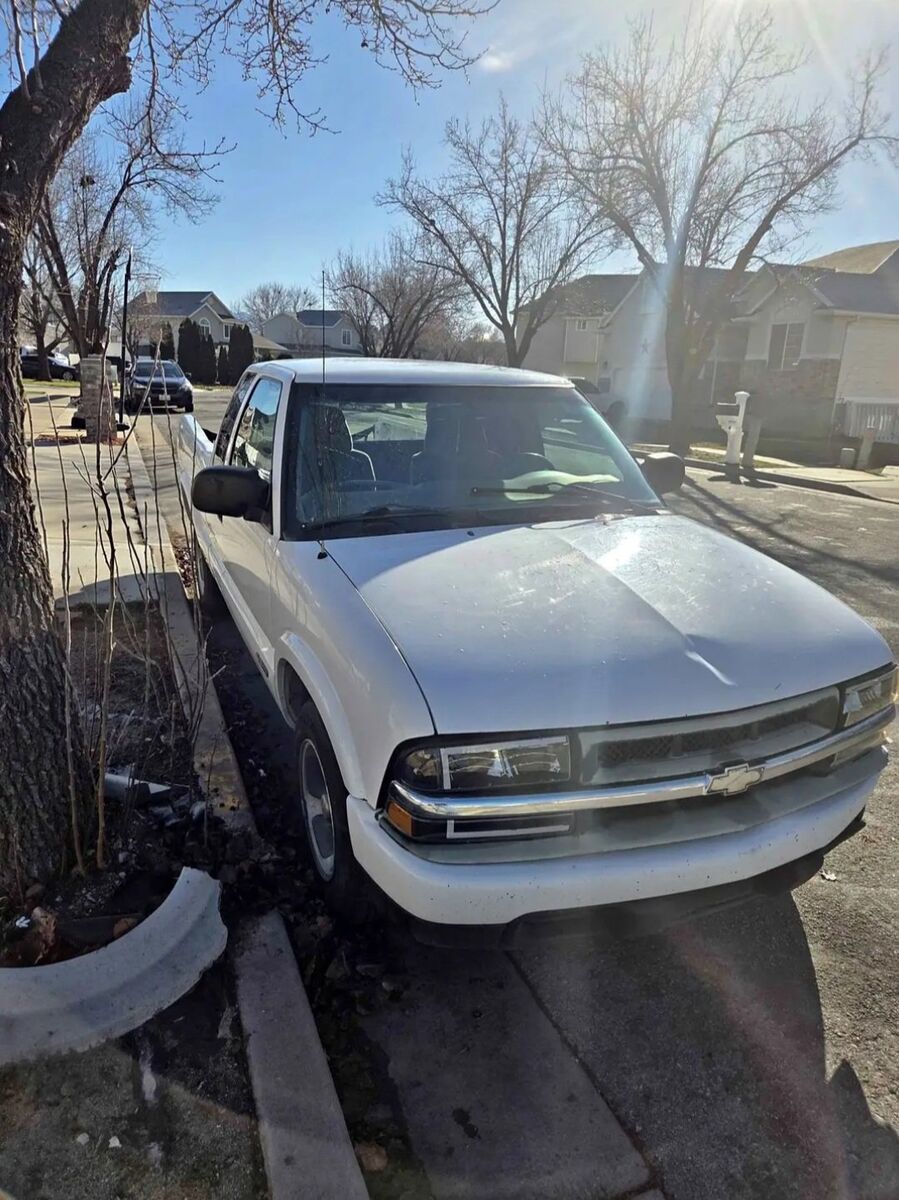 2002 Chevrolet S-10 