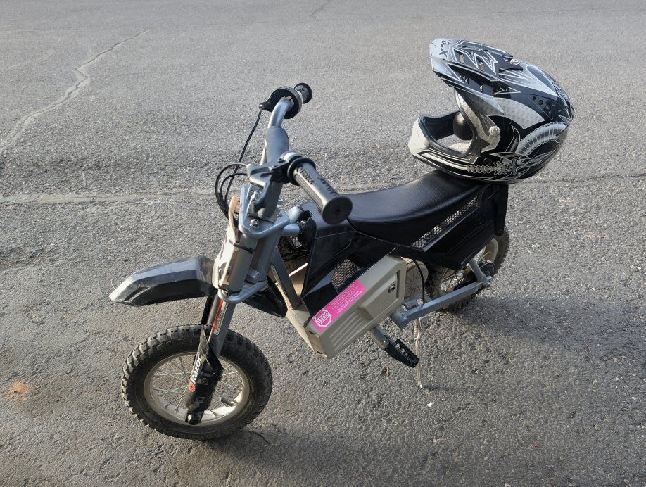 Razor MX350 Dirt Rocket Electric Motocross Bike w/ Helmet, Black