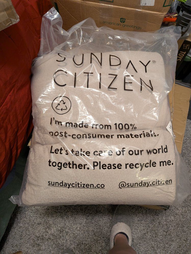 NEW Sunday Citizen Lightweight Queen Comforter