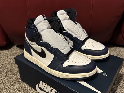 Air Jordan 1 high OG midnight navy in a mens 6.5/womens 8