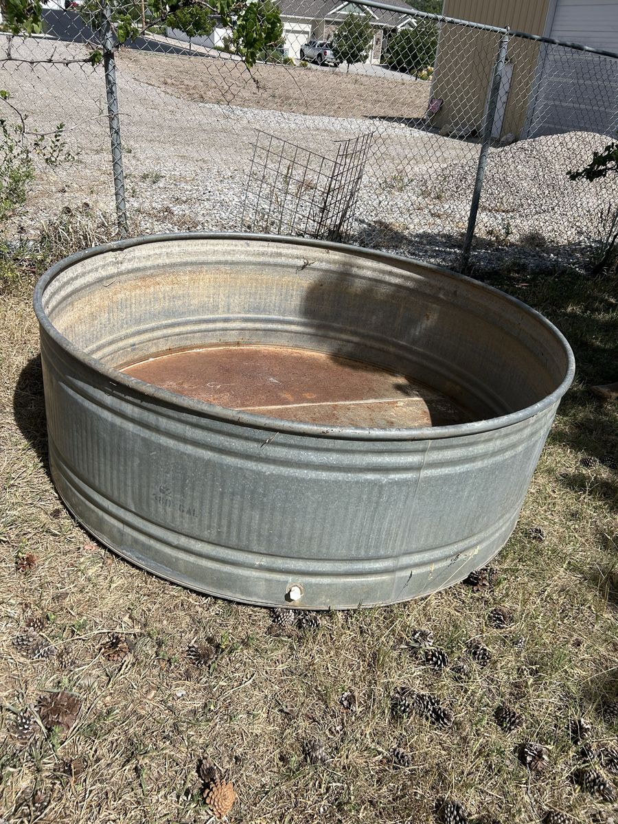 Stock trough/ water tank 380 gal
