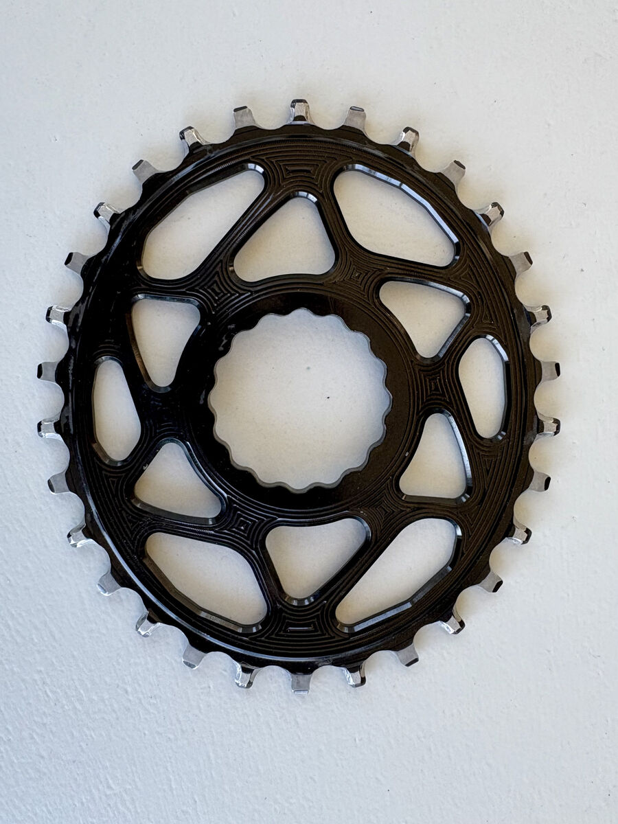 Absolute Black Oval Chainring (30-tooth)