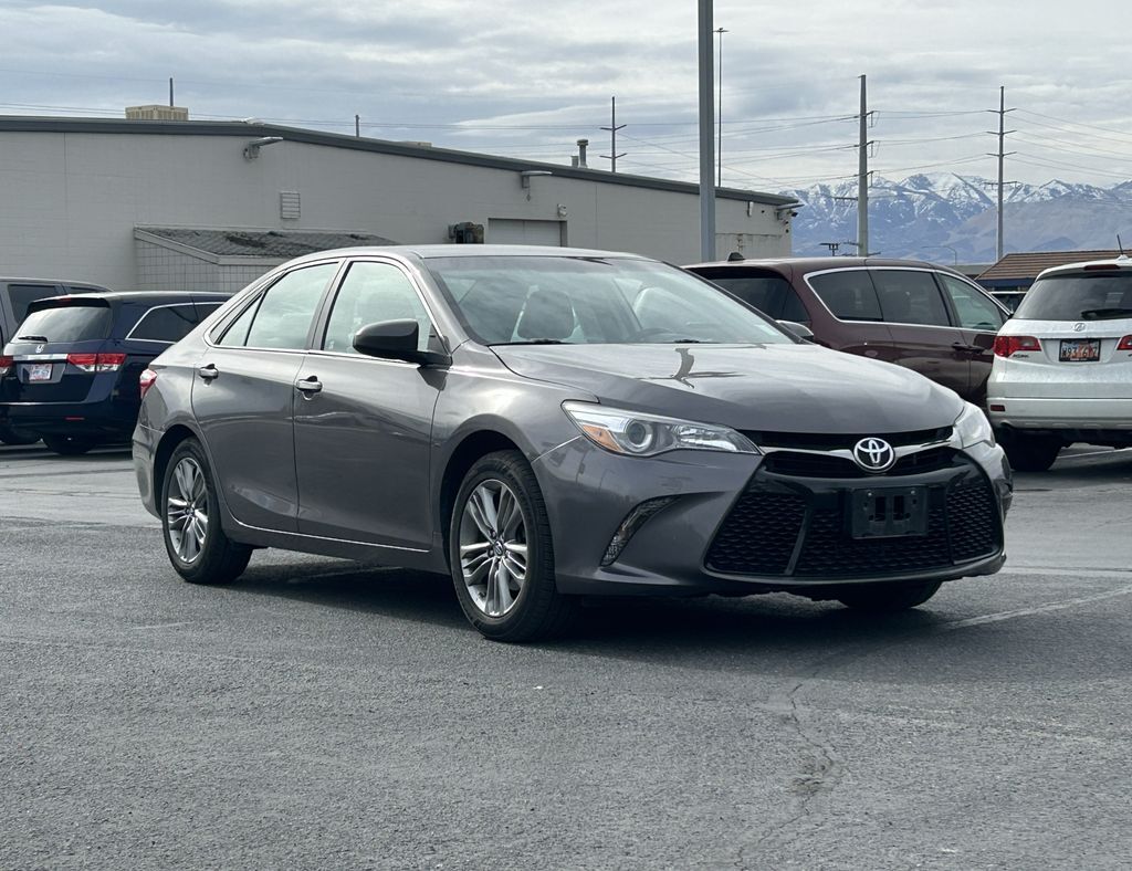 2017 Toyota Camry SE