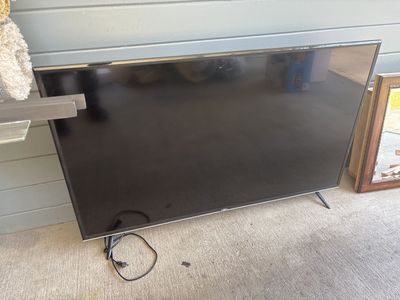 VIZIO E55-F1 55" Smart LED TV - 4K UHD with HDR - Tested & Working