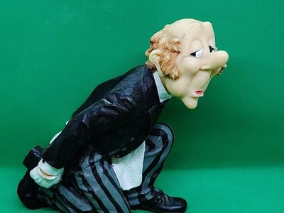 Vintage James the Butler wine bottle holder