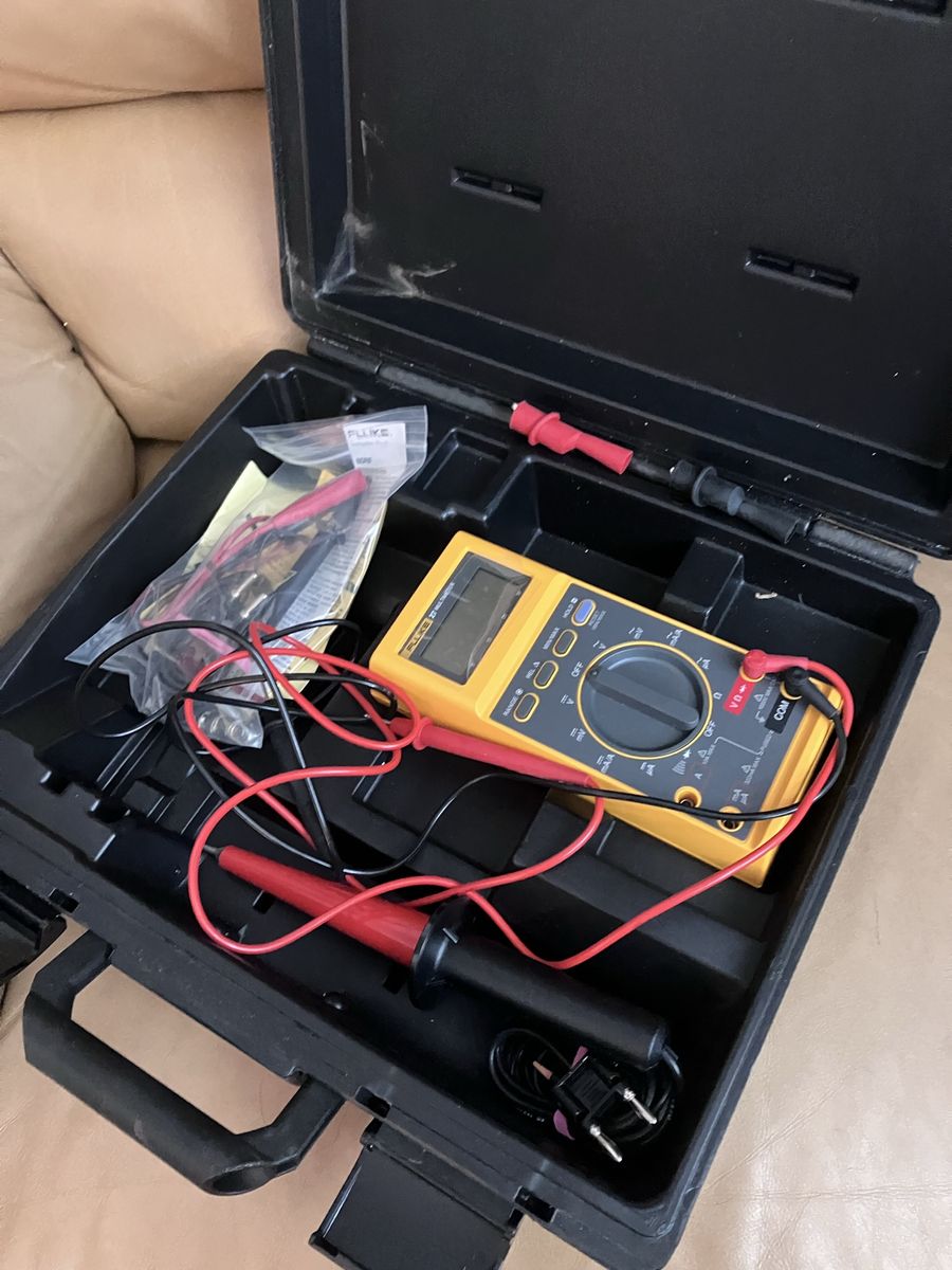 Fluke 27 Digital Multimeter + High Voltage Probe