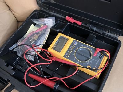 Fluke 27 Digital Multimeter + High Voltage Probe