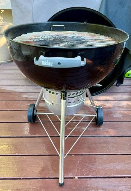 Weber Master-Touch 22" Kettle Grill – Cover & Chimney Starter Included