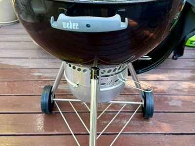Weber Master-Touch 22" Kettle Grill – Cover & Chimney Starter Included