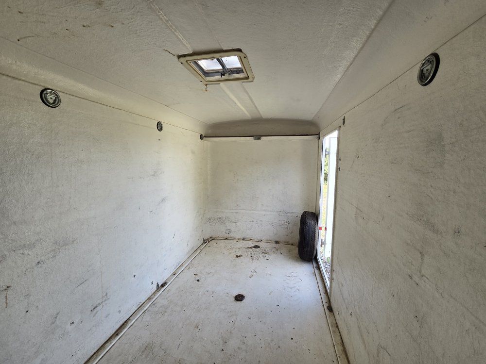 Main image 6