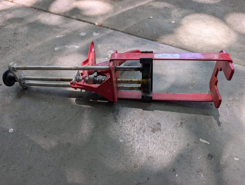 Red Caulk Gun - Heavy Duty Manual Applicator Tool