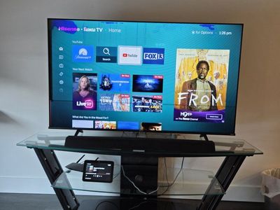 Hisense Roku Smart TV with Lines on Screen - Fair Condition