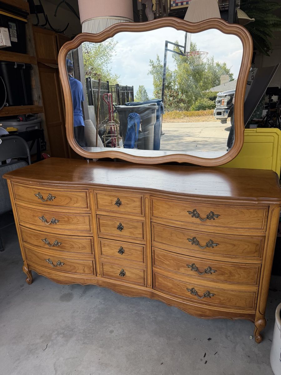 Vintage Dixie Dresser w Mirror