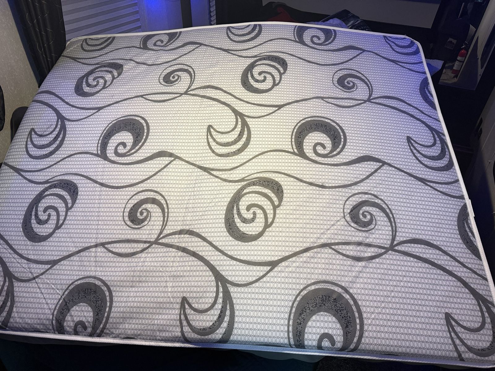 RV queen size  Mattress, White with Gray Swirl Pattern - Clean & Comfortable Bedding