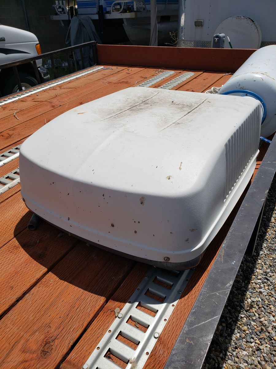 RV 13000 AC UNIT