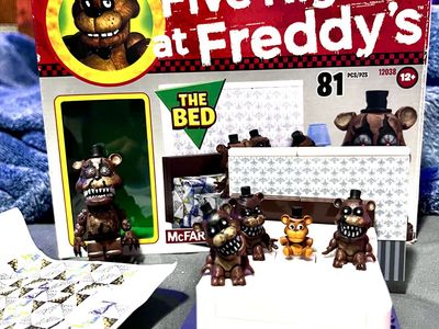 Five Nights at Freddy’s McFarlane toys THE BED set 95% complete