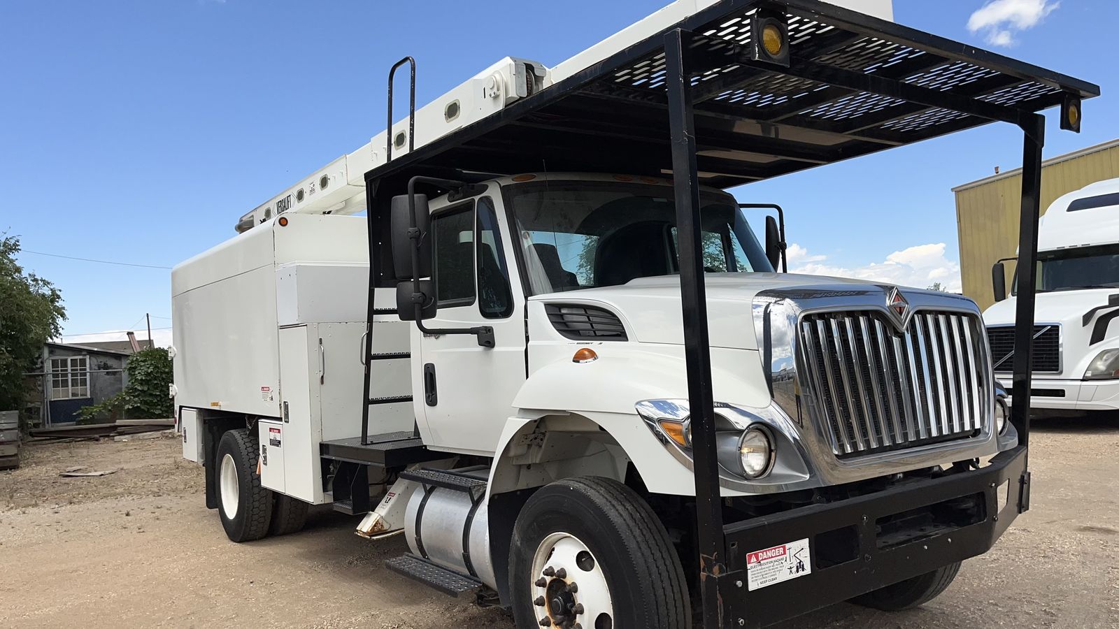 2014 International 7300 Chipper Bed Bucket Truck