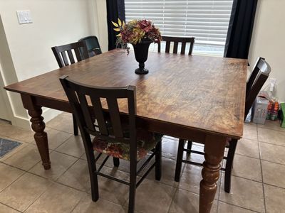 Kitchen table and 4 chairs