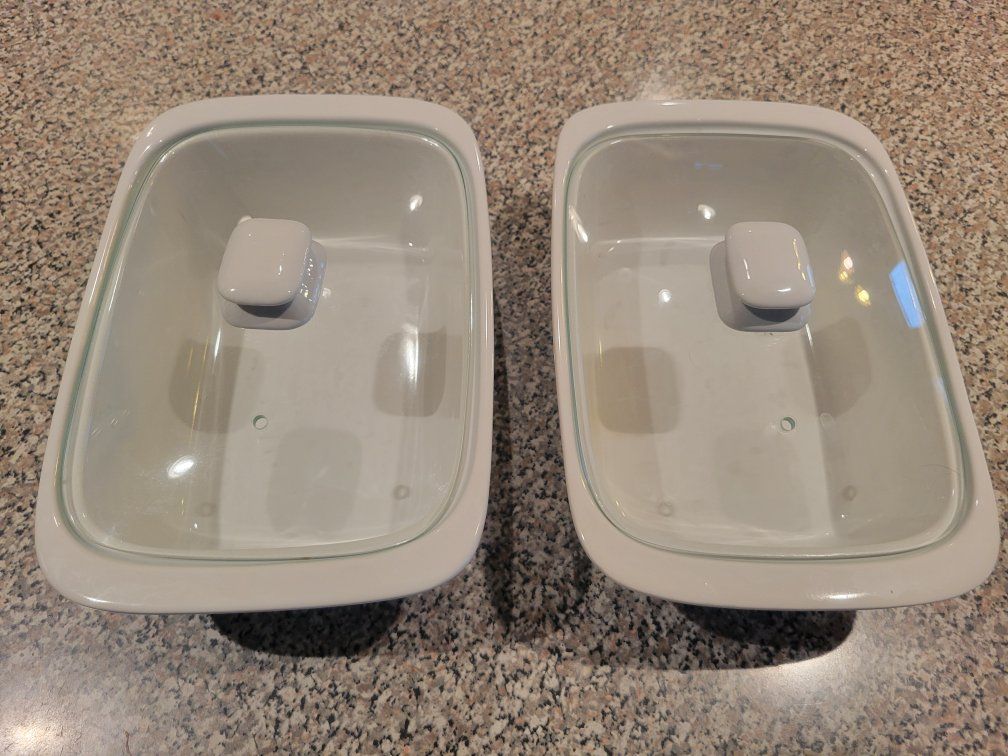 2 Oven Safe Baking Dishes with Lids