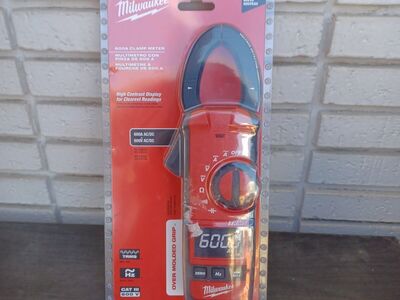 Milwaukee 600 amp AC/DC clamp meter