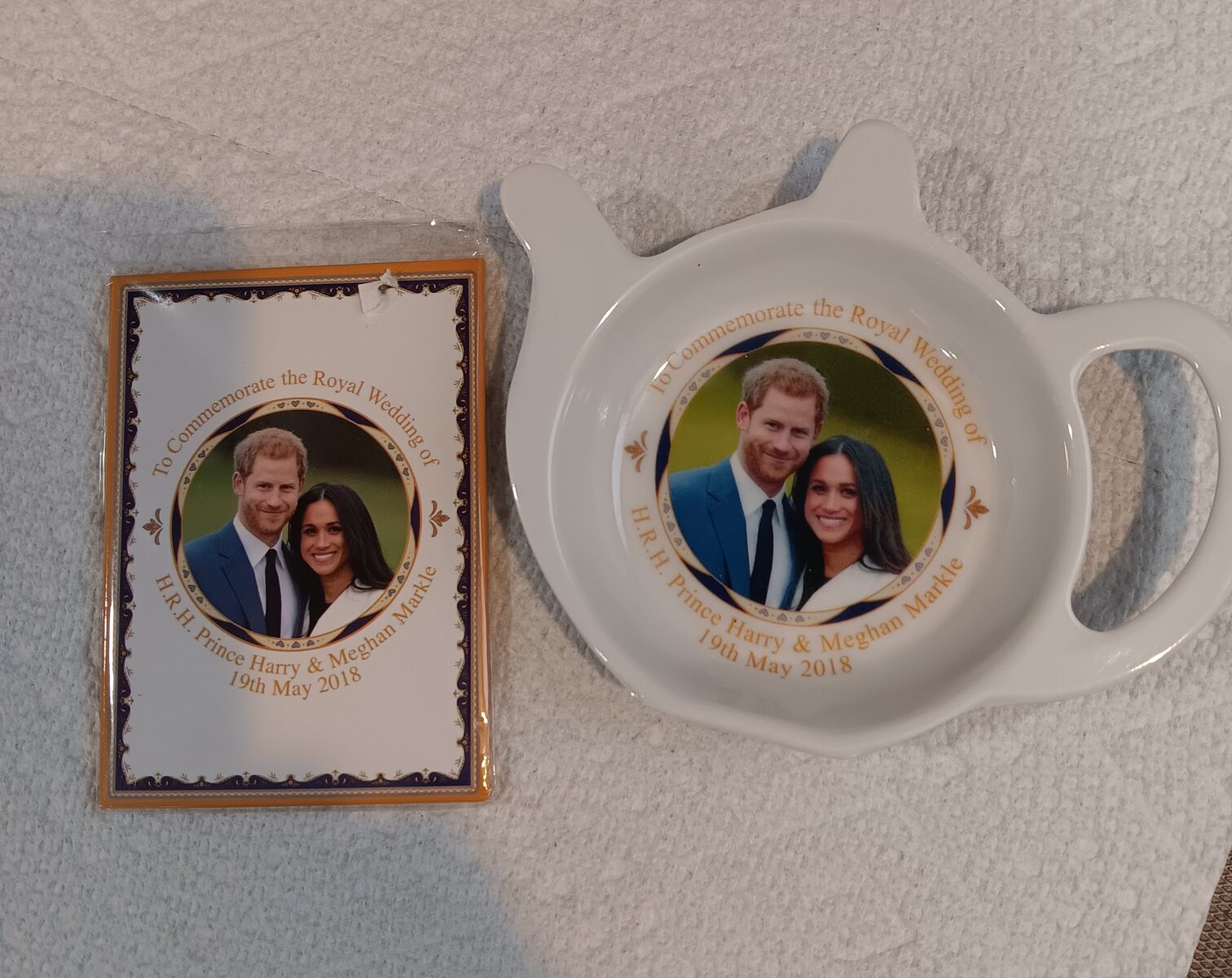 Prince Harry & Meghan magnet and t-bag holder