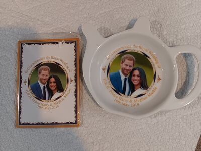 Prince Harry & Meghan magnet and t-bag holder
