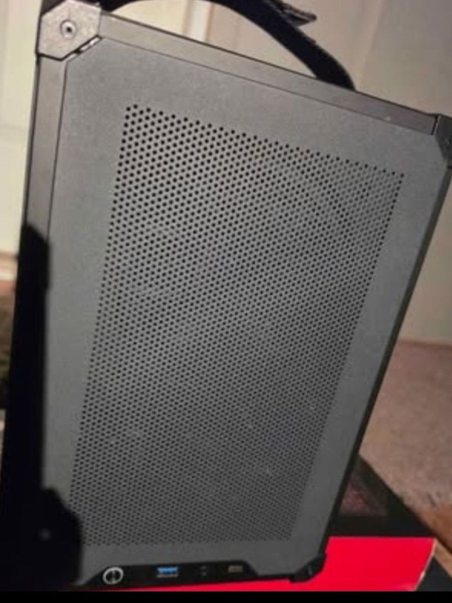 Custom Gaming PC - Intel i5-8400, NVIDIA RTX 2060, 16GB RAM, 471GB SSD - Compact Design
