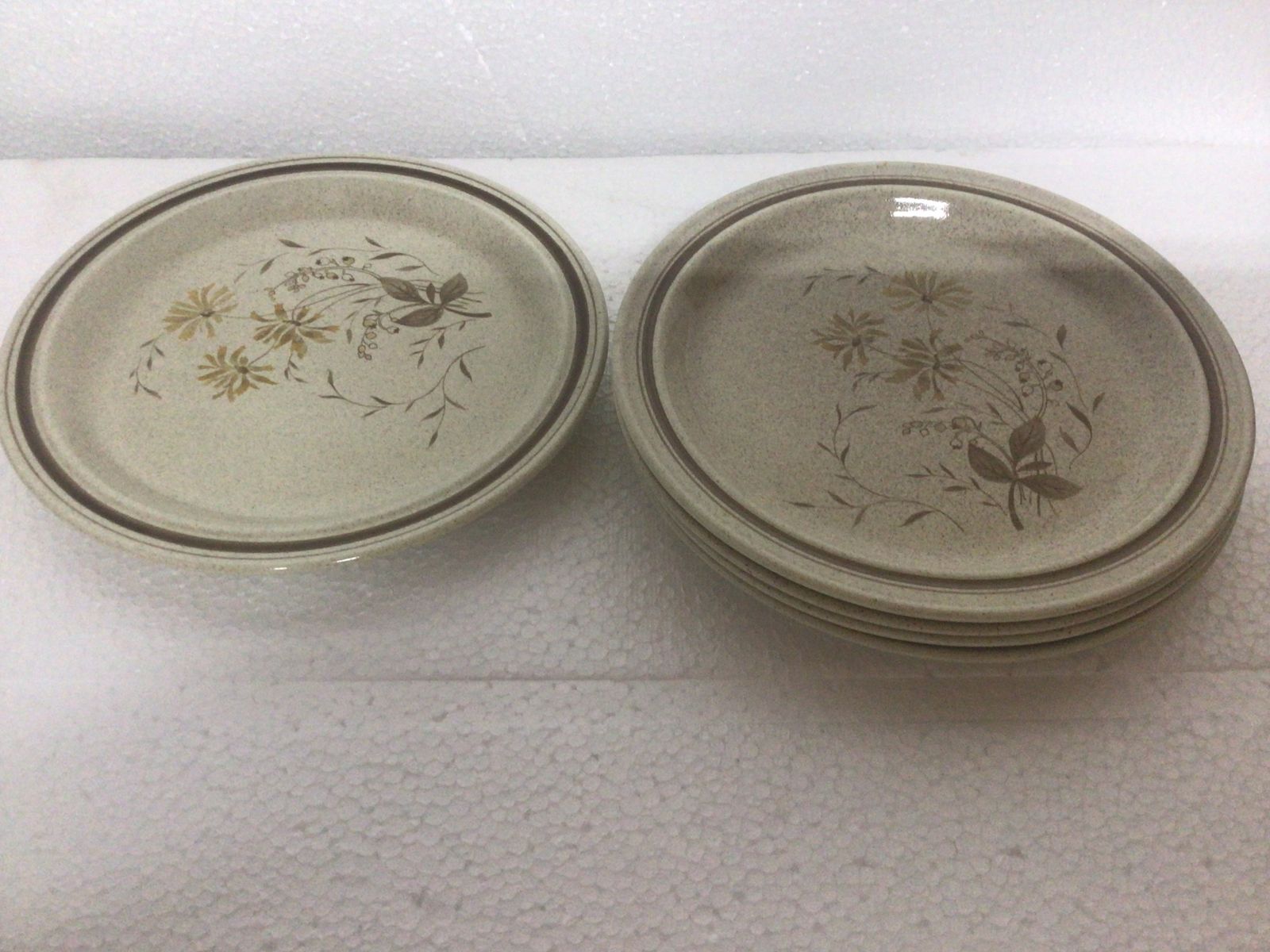Royal Doulton SANDSPRITE various pieces stoneware, platter, creamers, salad plates