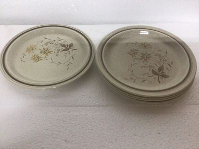 Royal Doulton SANDSPRITE various pieces stoneware, platter, creamers, salad plates