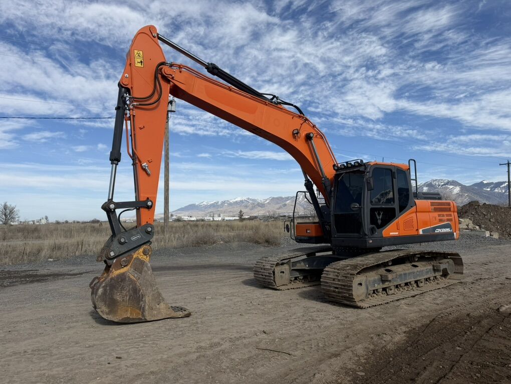 2019  Doosan DX225LC Only 1100 Hrs