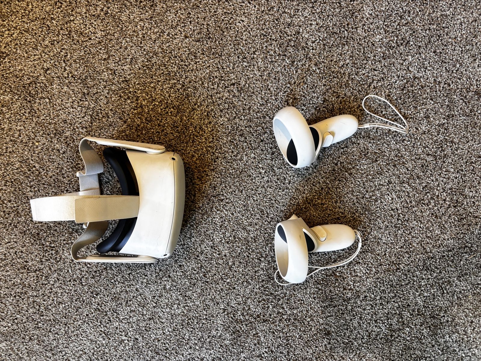 Meta Quest 2 VR Headset and Controllers - 128GB - White - Excellent Condition