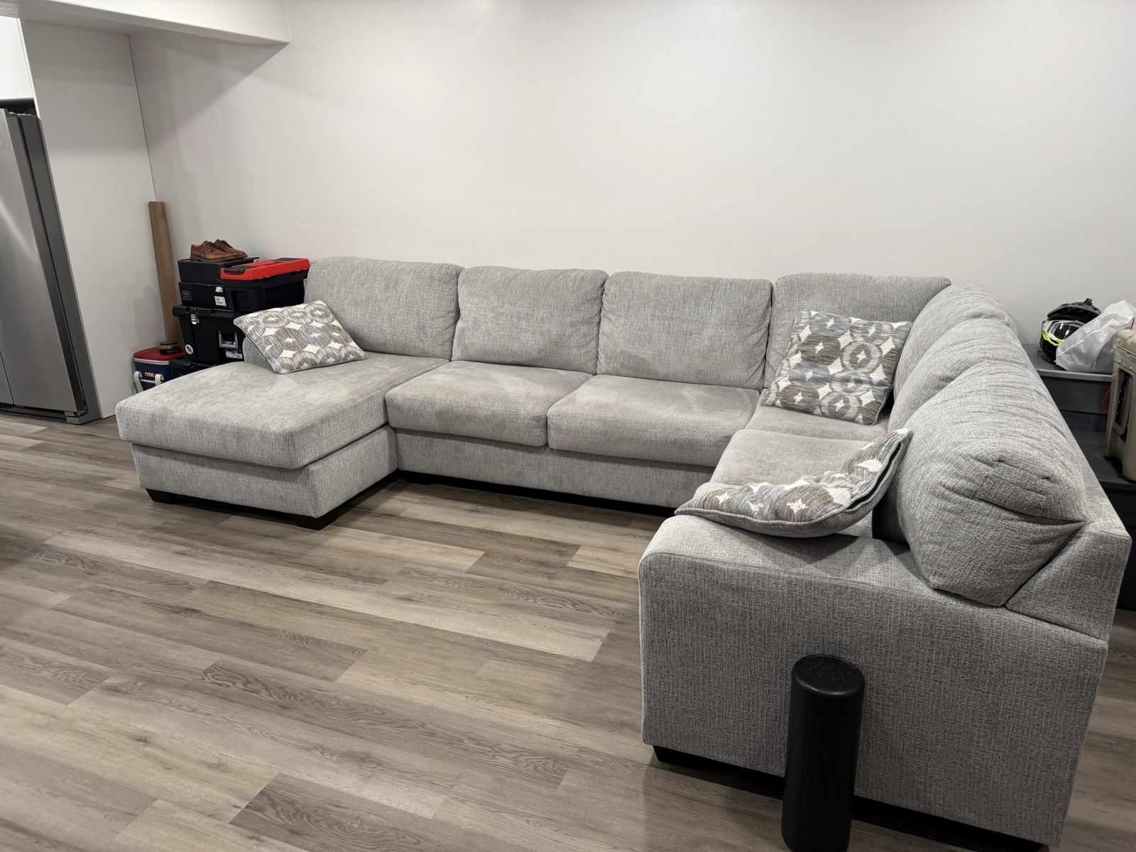 Ashley Roddington 3-Piece Light Grey Sectional Sofa with Left-Arm Chaise