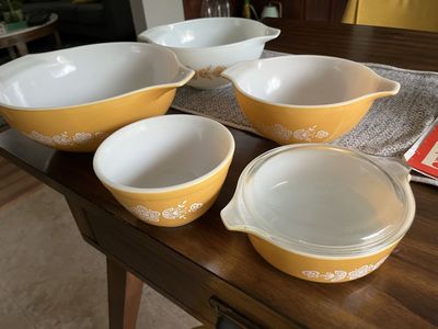 Vintage Pyrex Butterfly Gold Mixing Bowl Set with Casserole Dish