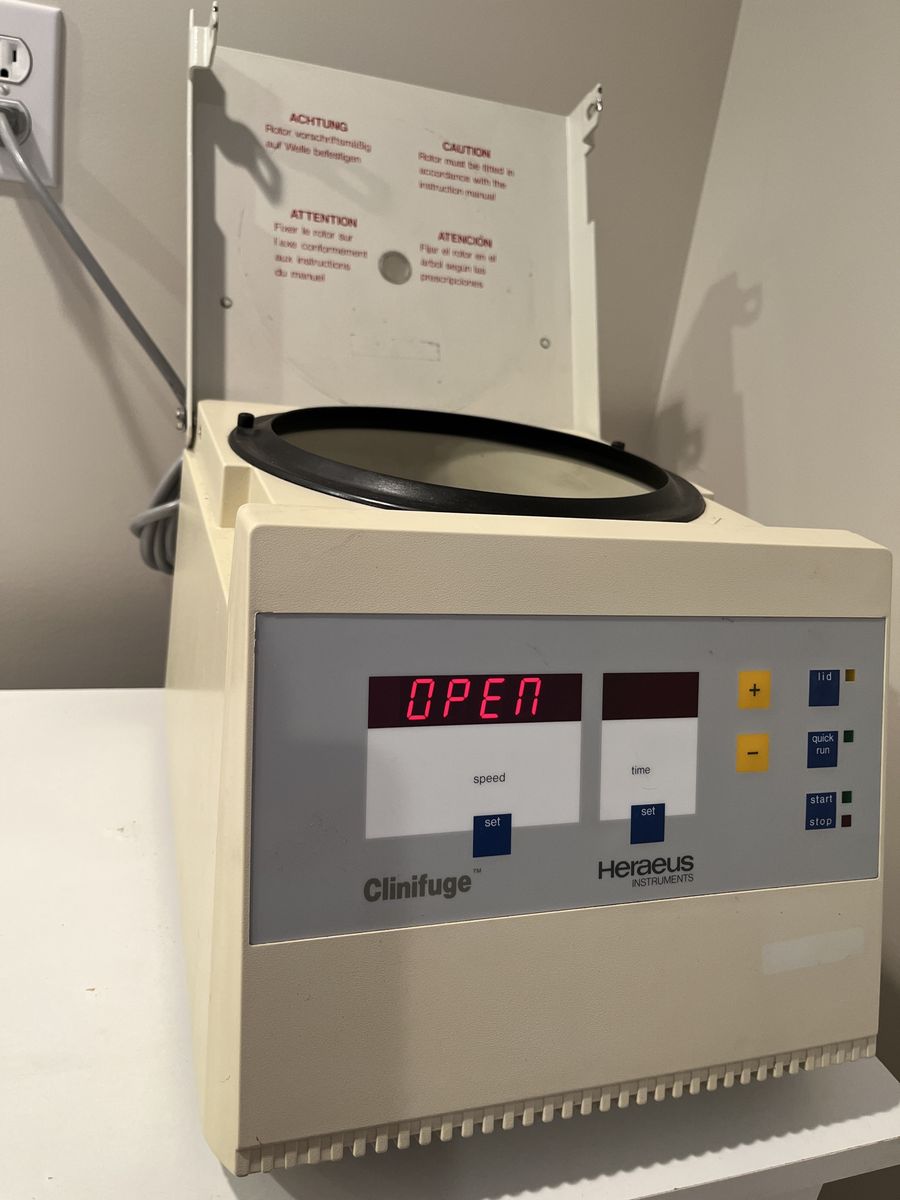 Lab Centrifuge 12 slot blood tube size 1600 to 5000 RPM Heraeus Clinifuge