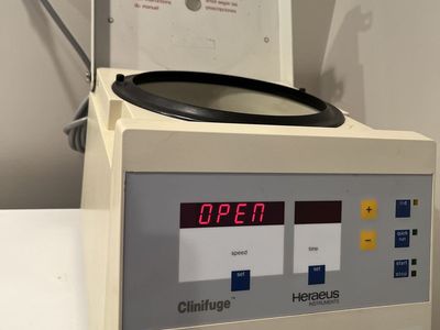Lab Centrifuge 12 slot blood tube size 1600 to 5000 RPM Heraeus Clinifuge