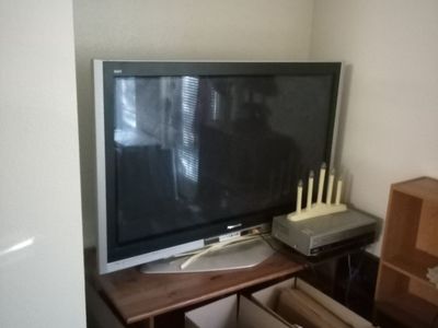 57 INCH TV