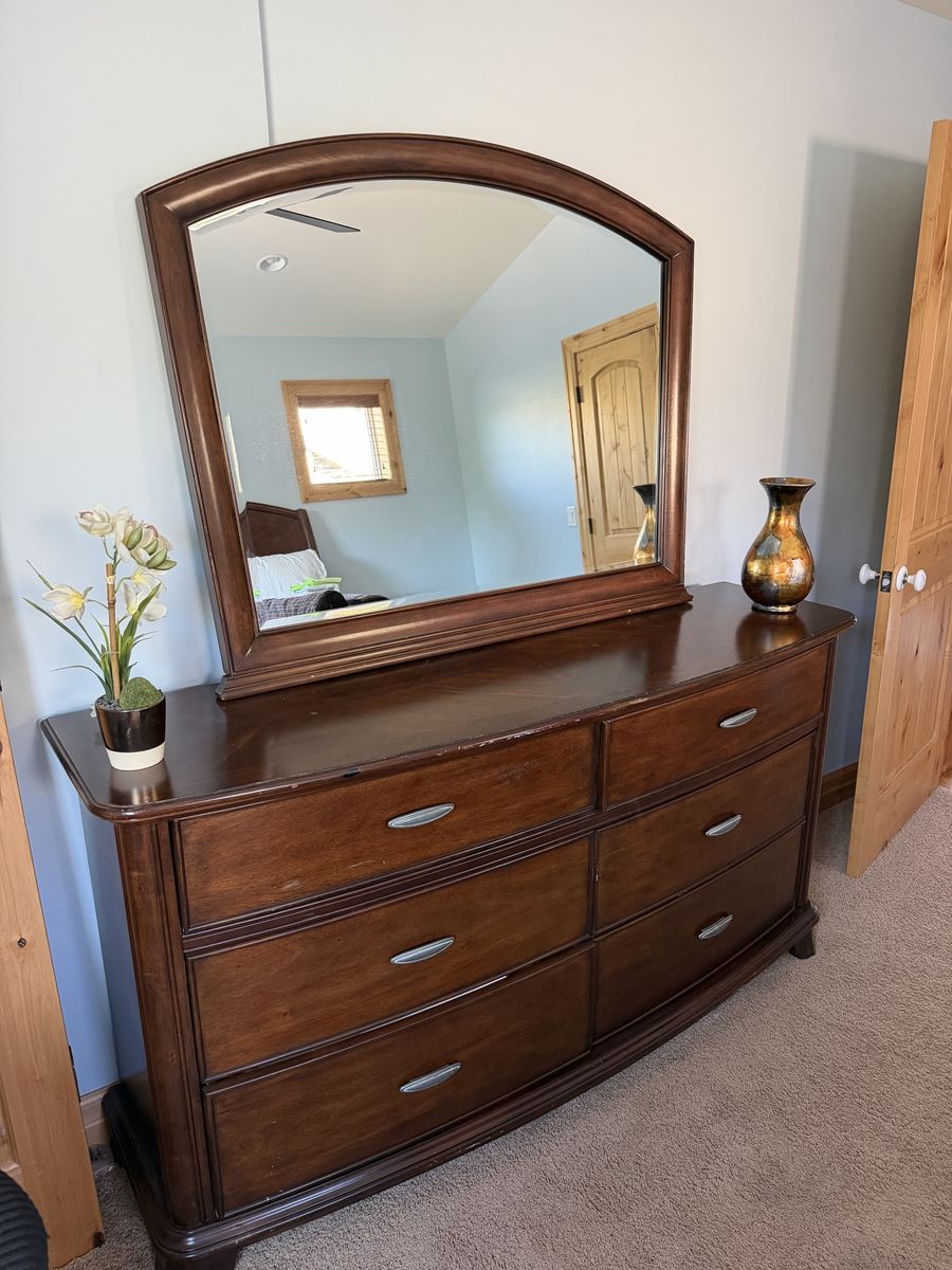 Used Solid Wood Queen Bedroom Set – Bed, Dresser, Mirror, 2 Nightstands & Bench