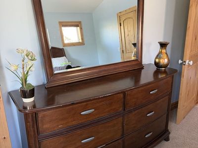 Used Solid Wood Queen Bedroom Set – Bed, Dresser, Mirror, 2 Nightstands & Bench