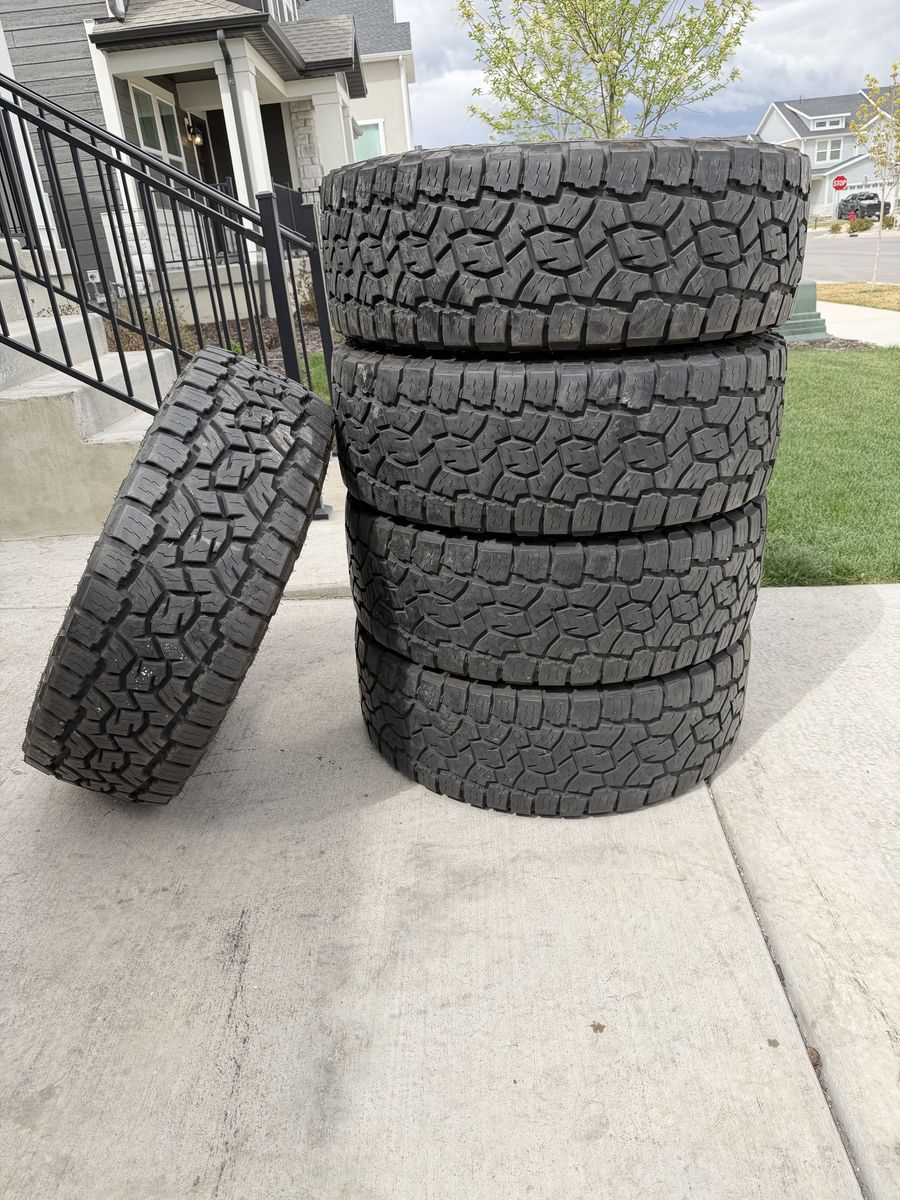 35/12.50R17 Toyo AT3 Load E like new