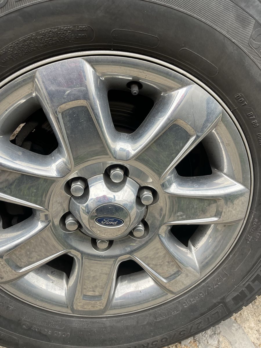 LT 275/65R18 Michelin Defender LTX