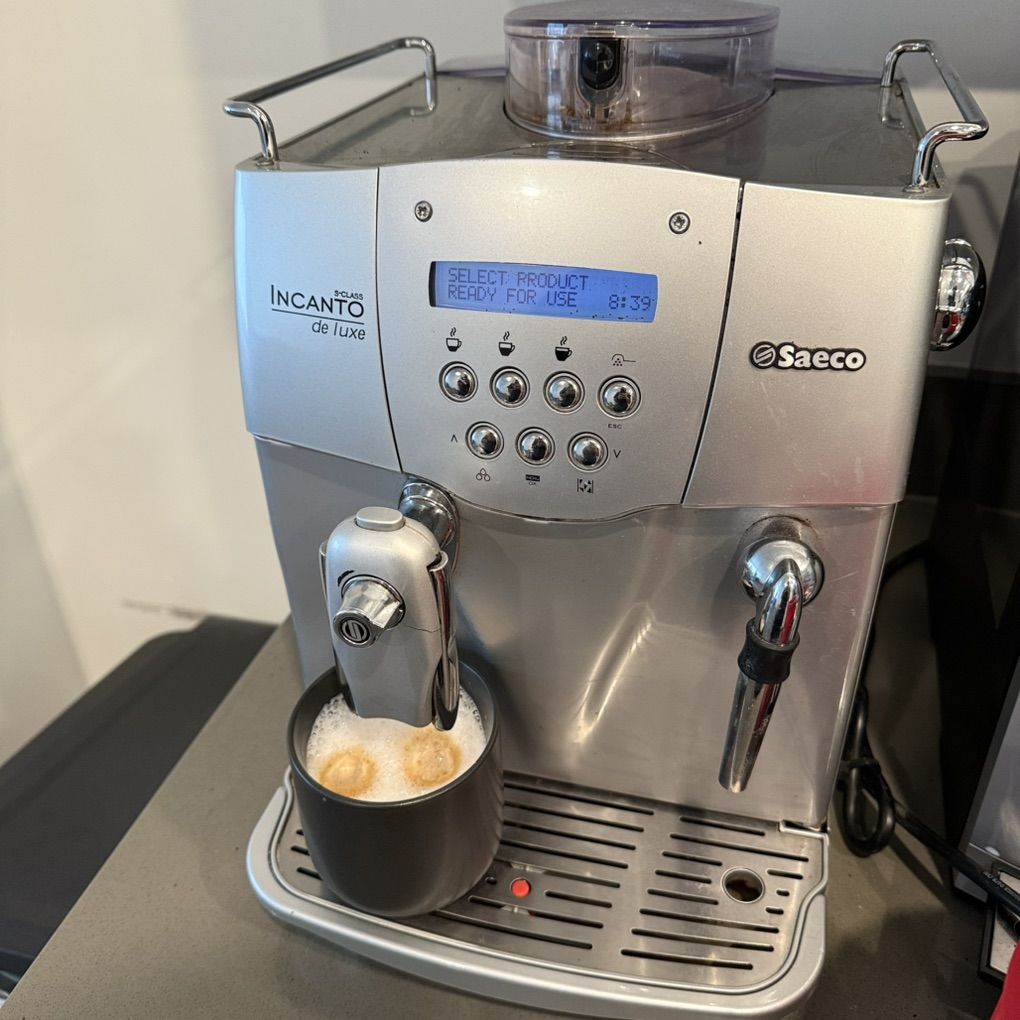 Saeco Incanto Deluxe Automatic Coffee Machine