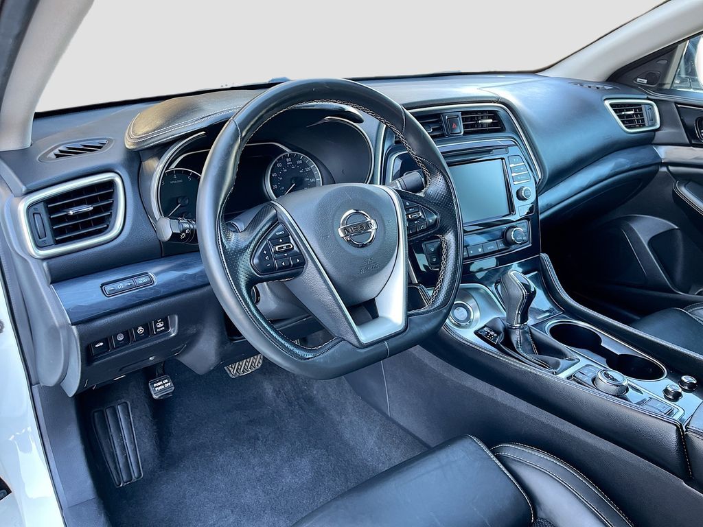 Main image 9
