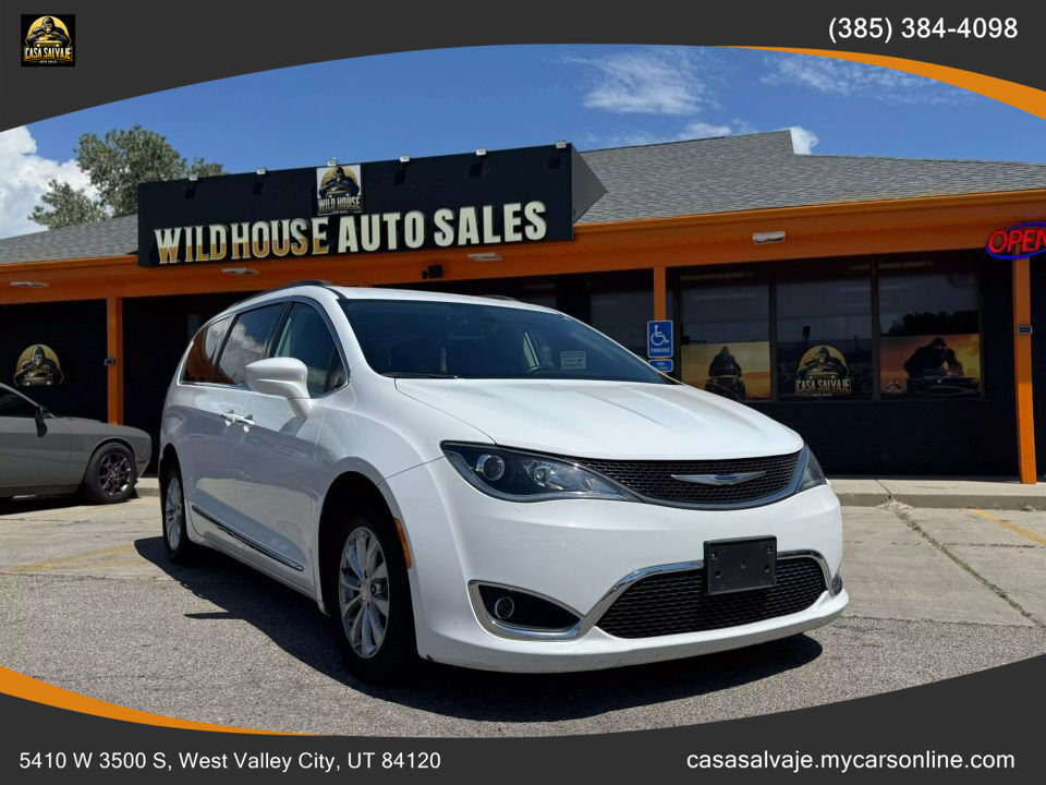 2017 Chrysler Pacifica Touring-L