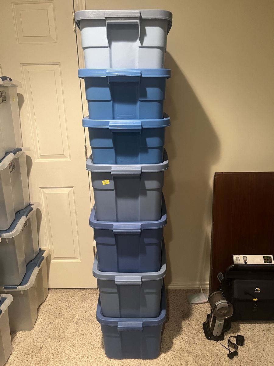 Rubbermaid Roughneck Storage Bins