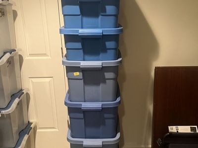 Rubbermaid Roughneck Storage Bins