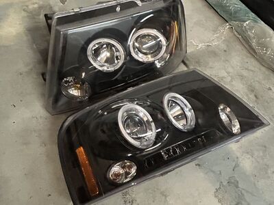 2004 Ford F150 Headlight