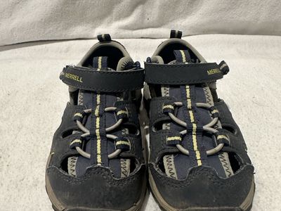Merrell toddler, size 8, navy water or hiking sandals